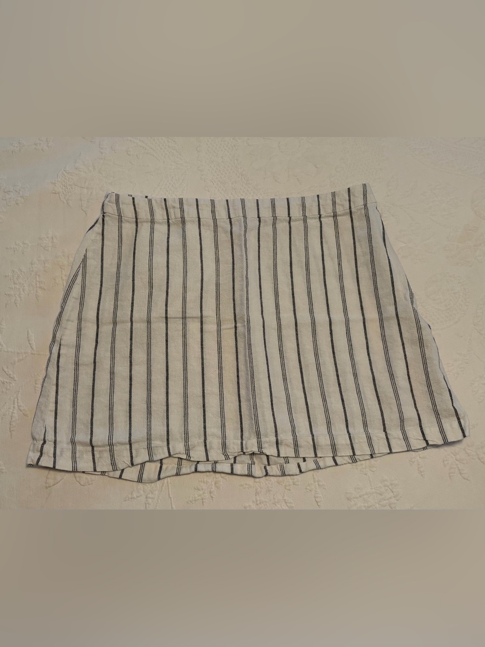Women’s White and Black Vertical Stripe Skirt